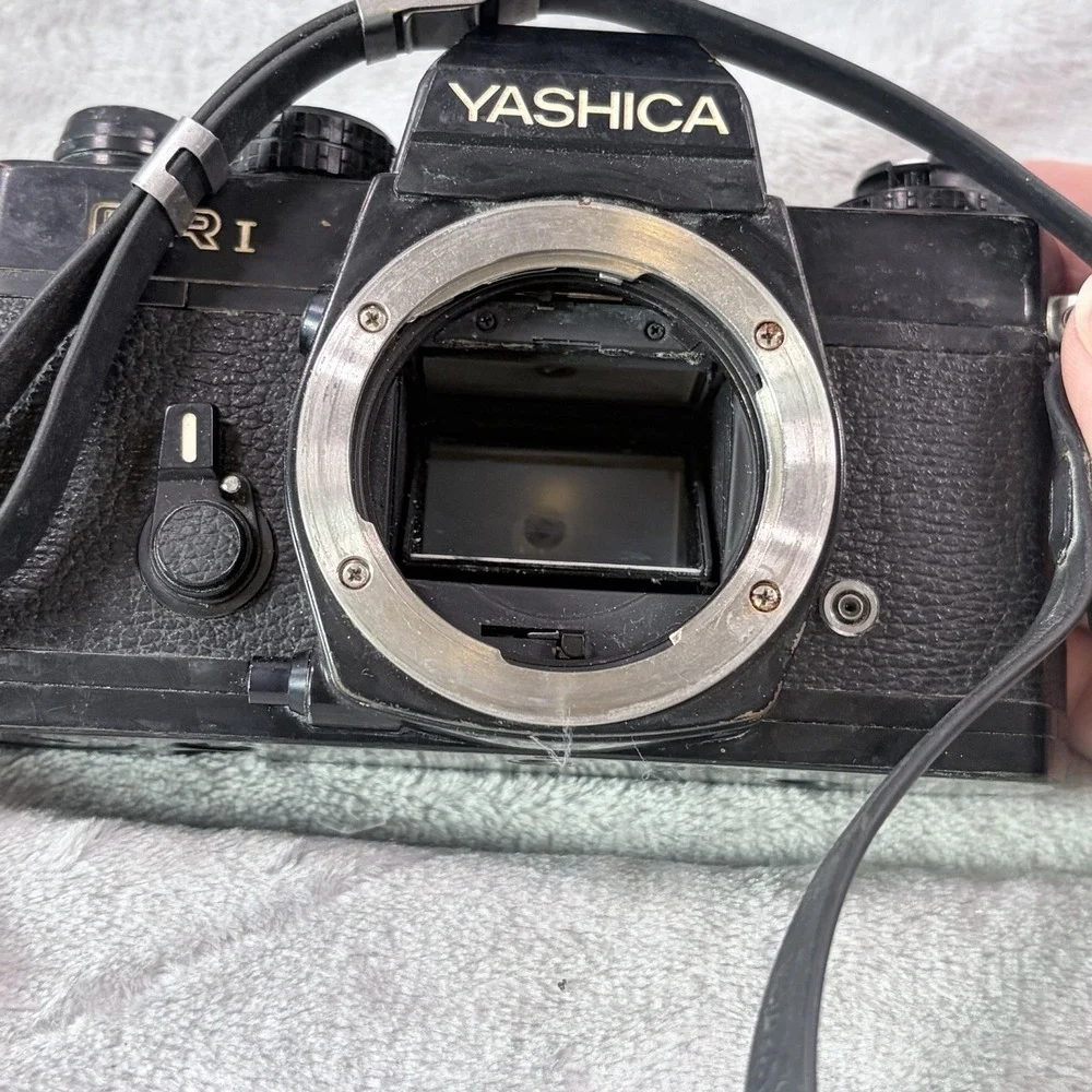 Yashica FR1‎ 35mm SLR Film Camera Body C/Y Mount Untested Japan Vintage